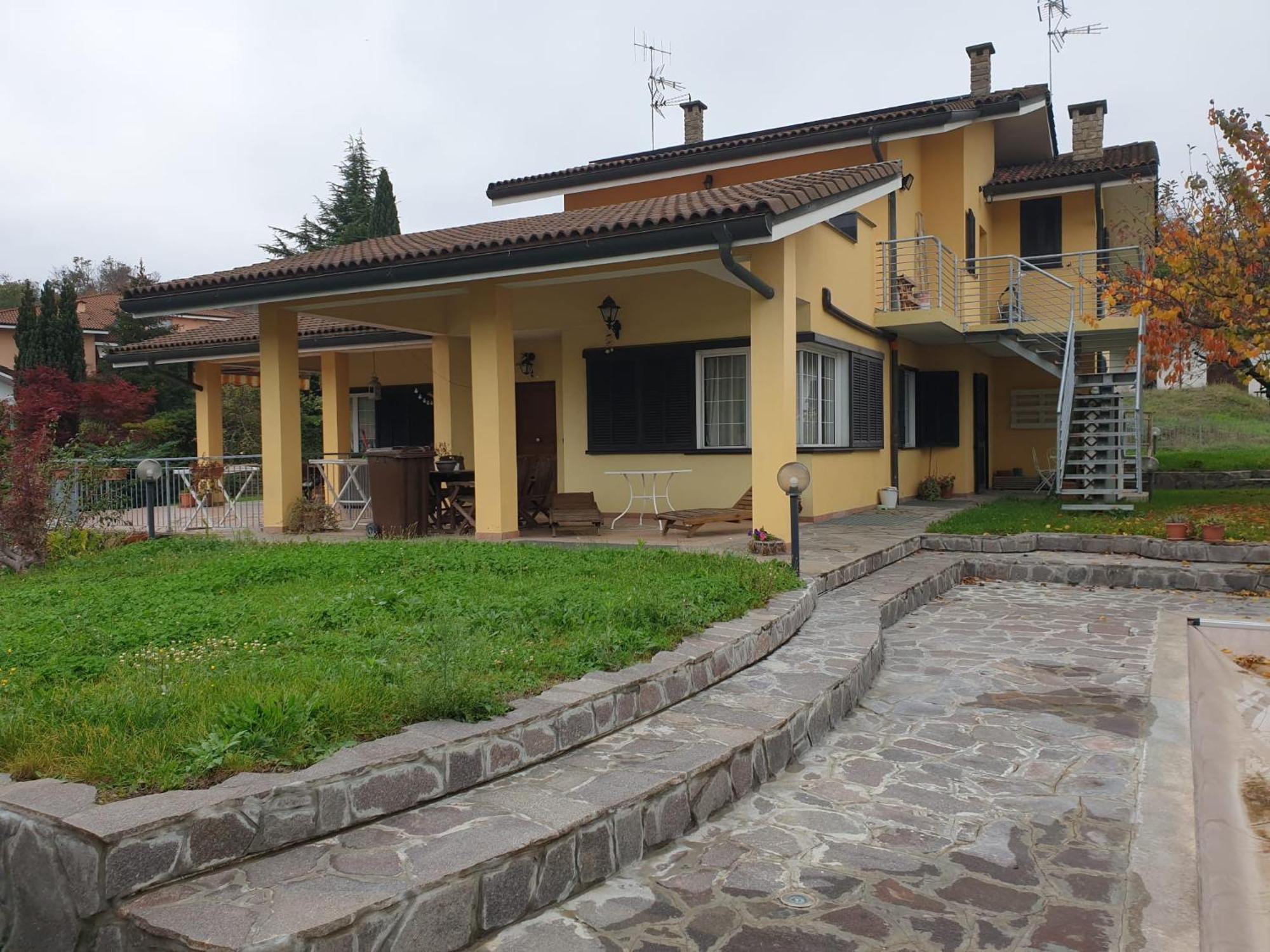 Casa Vacanze Alice E Arianna Cairo Montenotte Exterior photo